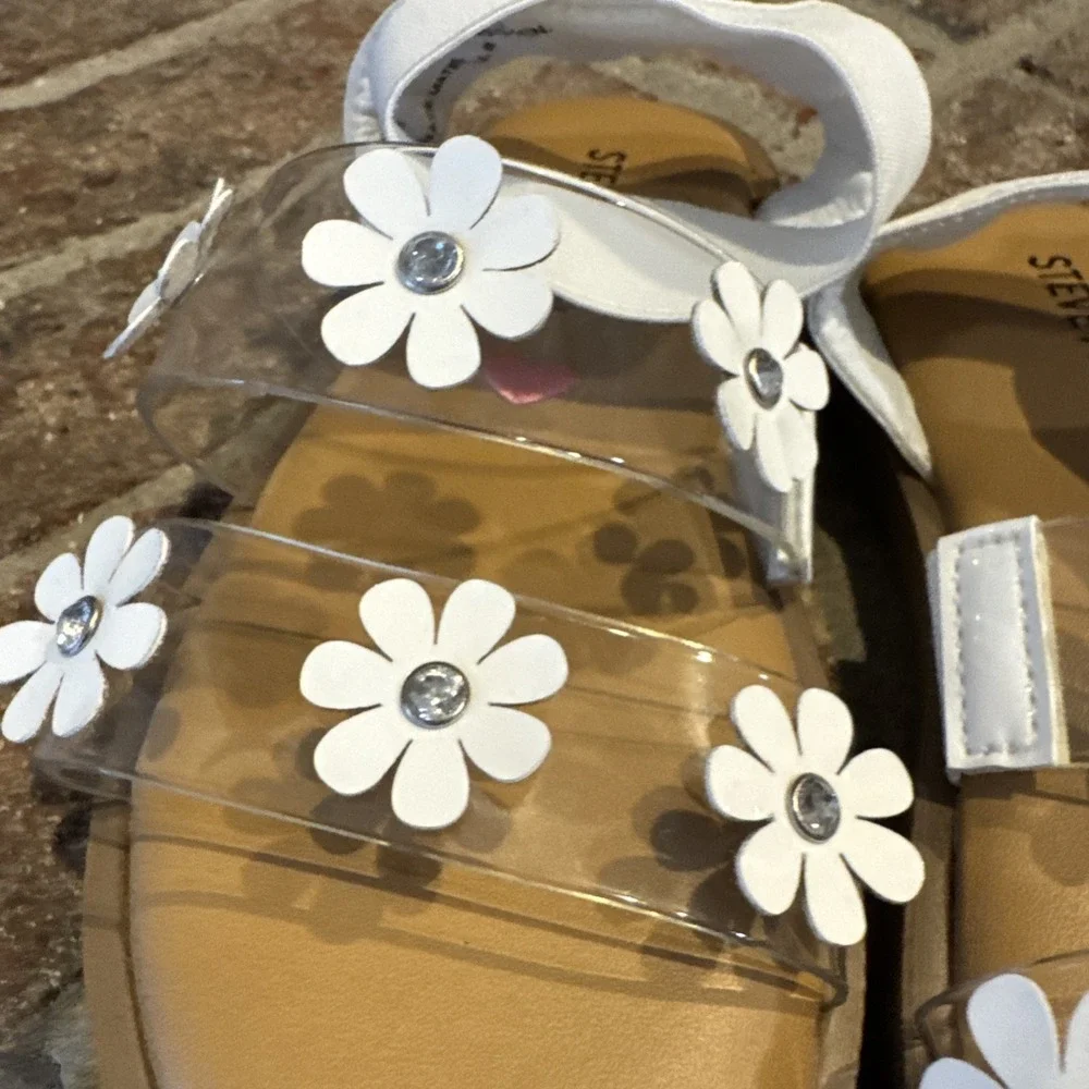Steve Madden Jashlin White Strappy Flower Casual Sandals Size 11 Girls Kids #019